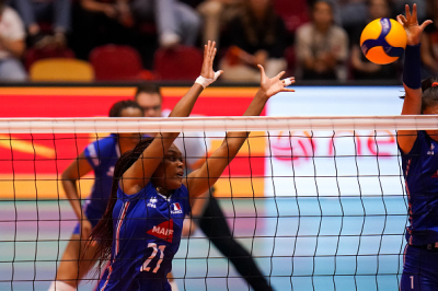 Les bleues se qualifient dans la douleur