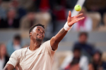 Solide, Gaël Monfils rejoint le second tour