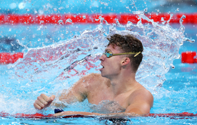 Léon Marchand ne gagne pas mais reprend avec élégance