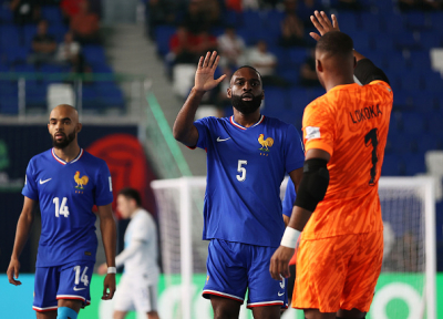 Des Bleus frustrés mais vaillants pour leur entrée en lice