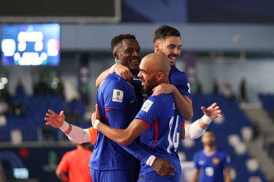 La France écrase le Kosovo