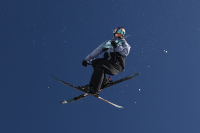 Tess Ledeux repousse son retour