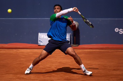 Arthur Fils tombe face à Francisco Comesana