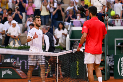 Novak Djokovic en patron face à Corentin Moutet