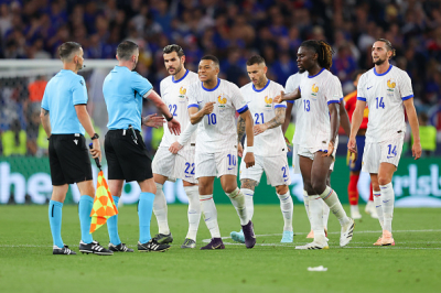 Les bleus s'inclinent face à l'Espagne dans un match spectaculaire