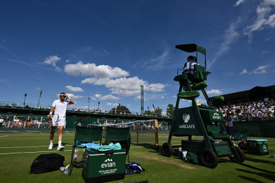 Arthur Rinderknech tombe face à Kamil Majchrzak