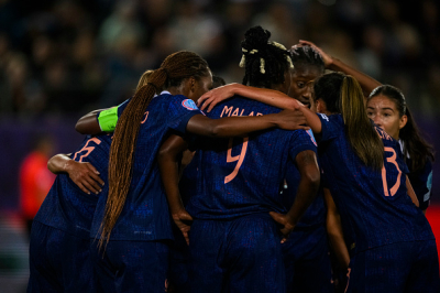 Qualification en jeu : les Bleues affrontent les Pays-Bas ce soir