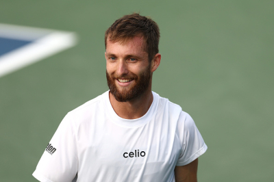 Corentin Moutet déroule face à Damir Dzumhur