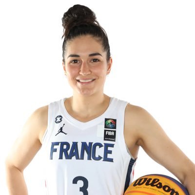 Hortense Limouzin, basketteuse de l'équipe de France